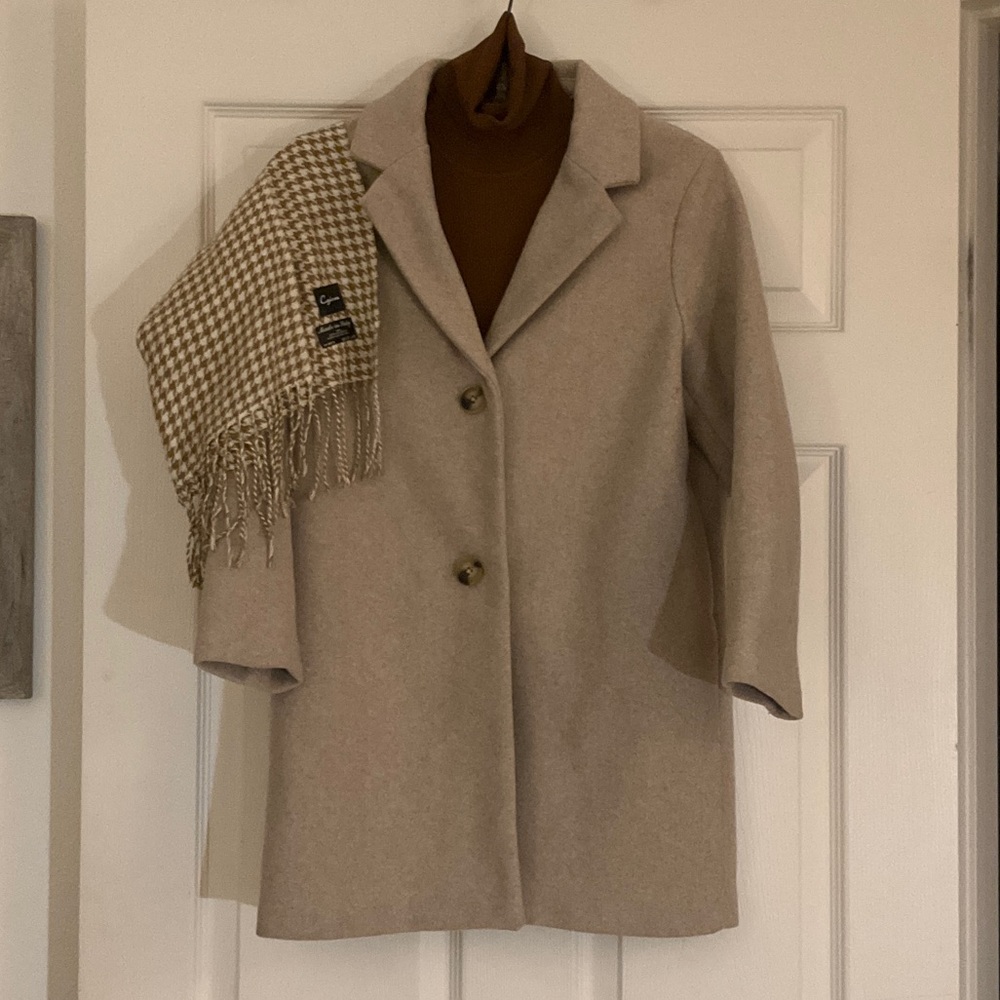 Zara beige Pea Coat for Women with Zara sleeveless turtleneck Italian made scarf